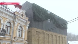 Ангар, саркофаг, крематорий: киевляне ругают новое здание театра на Подоле