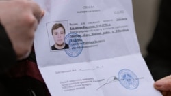 Справка, подтверждающая личность, выданная Владу Лабковичу вместо паспорта при его депортации из Беларуси