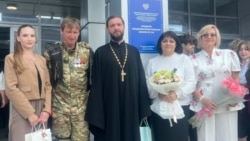 Приглашенные на последний звонок школу №114 Краснодара участник войны и священник