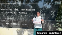 Лена Патяева на пикете в Грозном 23 августа 2026 г. Фотография из телеграм-канала "Слово защите"