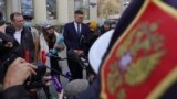 Адвокаты по делу о признании организаций Алексея Навального экстремистскими: Иван Павлов (слева), Валерия Ветошкина (по центру) и Владимир Воронин (справа)