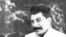 Август-сентябрь 1922 г. Председатель Совета народных комиссаров РСФСР Владимир Ильич Ленин и Генеральный секретарь ЦК ВКП(б) Иосиф Виссарионович Сталин (слева направо) во время встречи в усадьбе Горки.