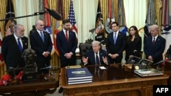 Американские чиновники во время пресс-конференции после объявления о продлении перемирия между Израилем и Ливаном