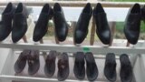 В Таджикистане могут ввести единую школьную обувь
