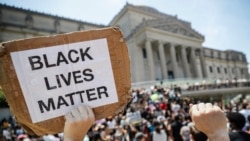 Протесты 19 июня напротив Бруклинского музея, Нью-Йорк