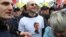 Рэпер Oxxxymiron в майке с портретом задержанного на акции протеста в Москве видеоблогера Егора Жукова, 10 августа 2019