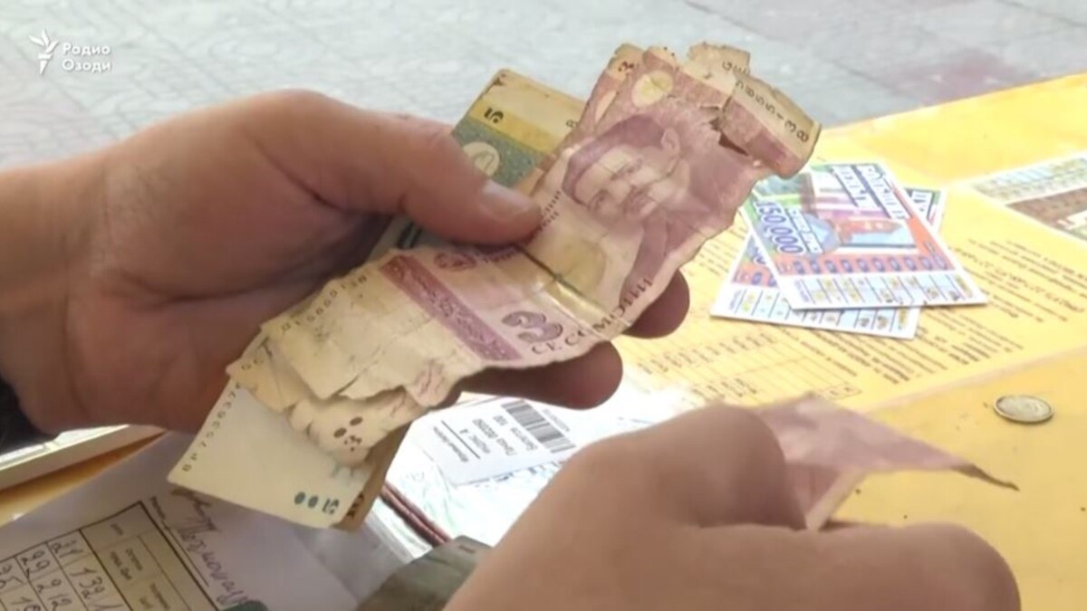 Нацбанк Таджикистана резко изменил обменный курс