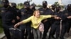 Генпрокуратура Беларуси завела 200 дел на подростков на протестах и пообещала наказывать их родителей 
