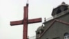 Китайские власти снимают кресты с католических и протестантских церквей 