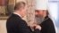 Владимир Путин награждает орденом Митрополита УПЦ (МП) Онуфрия в 2013 году 