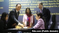 Фотография с международного турнира по шахматам в Шанхае. Шохре Байат – в центре. 9 января 2020 года