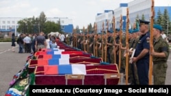 Похороны офицеров, погибших при обрушении казармы в Омске 