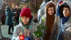 "Возвращение имен" в Москве. Репортаж с места памятной акции жертв политических репрессий