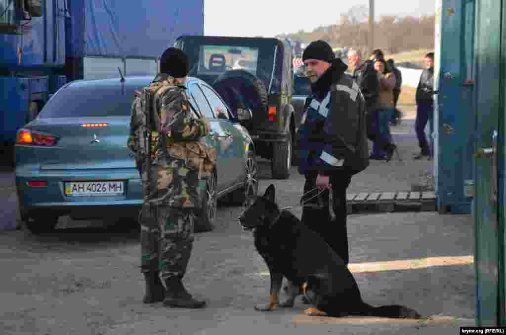 Тщательная проверка связана с вооруженным противостоянием на востоке Украины