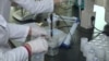 В Таджикистане начали делать "серебряную воду", собственное средство дезинфекции от коронавируса