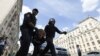 Полиция в Москве просит людей подписать "предупреждение об участии в несогласованной акции"
