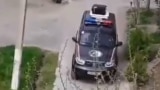 Нацгвардия ездит по улицам Узбекистана и призывает людей сидеть дома из-за коронавируса
