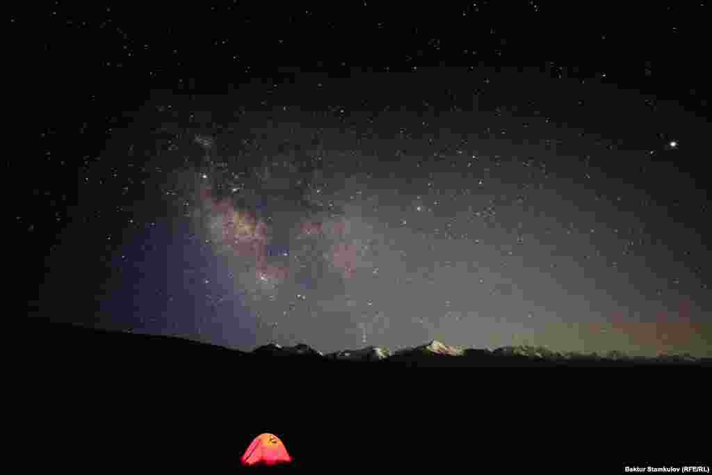 Ночь в горах Нарынской области, Кыргызстан. Фото &ndash; Бектур Стамкулов