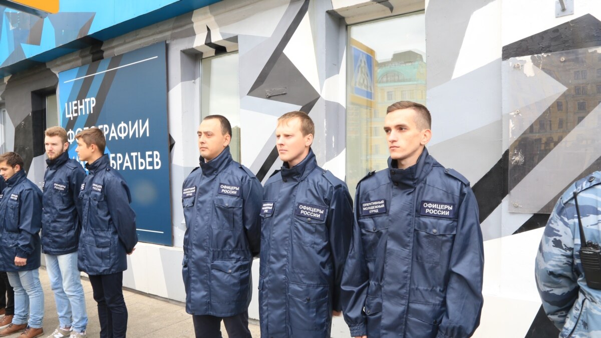 Джок Стёржес Фотовыставку Джока Стёрджеса в Москве заблокировали активисты Союза офицеров