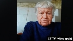 Алла говорит, что ее семья все лето смогла продержаться на овощах и фруктах с собственного огорода. Но голод был лишь частью беды: потом в их дом пришел российский военный, который начал им угрожать