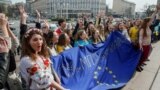 Украинские студенты агитируют голландцев голосовать на референдуме за ратификацию соглашения с Украиной, 5 апреля 2016