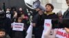 В Бишкеке прошла акция против коррупции по следам расследования о Матраимове и Саймаити