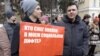 В новосибирской &quot;Монстрации&quot; приняли участие свыше 1000 человек. Лучшие плакаты отвезут в городской центр изобразительных искусств. 5 мая там пройдет выставка лучших баннеров &quot;Монстрации&quot;. Главный баннер новосибирской Монстрации гласит: &quot;НАМ ХАНА&quot;