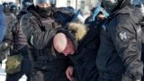 Массовые задержания на акциях против ареста Навального