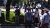 В Кыргызстане задержали нескольких участников акции "Бойкот выборам". Они требовали перенести выборы в парламент из-за коронавируса