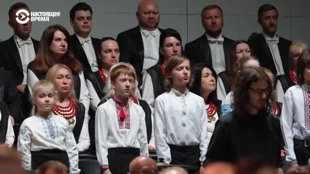 "Матери Херсона" рассказывают о похищении украинских детей властями РФ со сцены Национальной оперы в Киеве