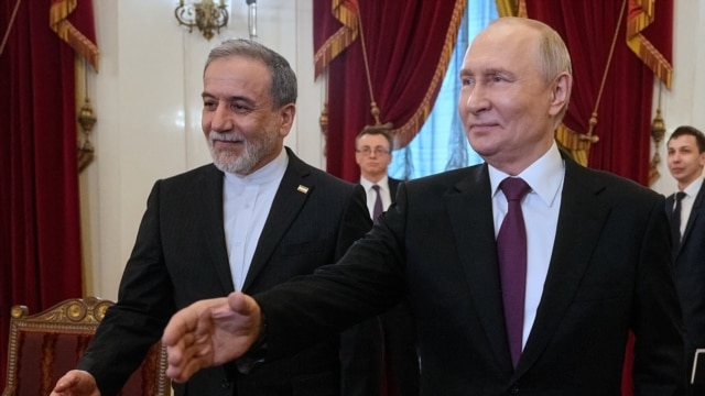 Зачем глава МИД Ирана прилетел на встречу с Путиным в Петербург?