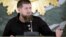 Кадыров на совещании оперативного штаба 26 мая (прячет под стол руку с катетером)