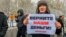"Верните наши деньги!" В Бишкеке требуют расследования и ареста бывшего замглавы таможни