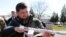Глава Чечни Рамзан Кадыров во время осмотра выставки снаряжений, которые применяются в условиях севера