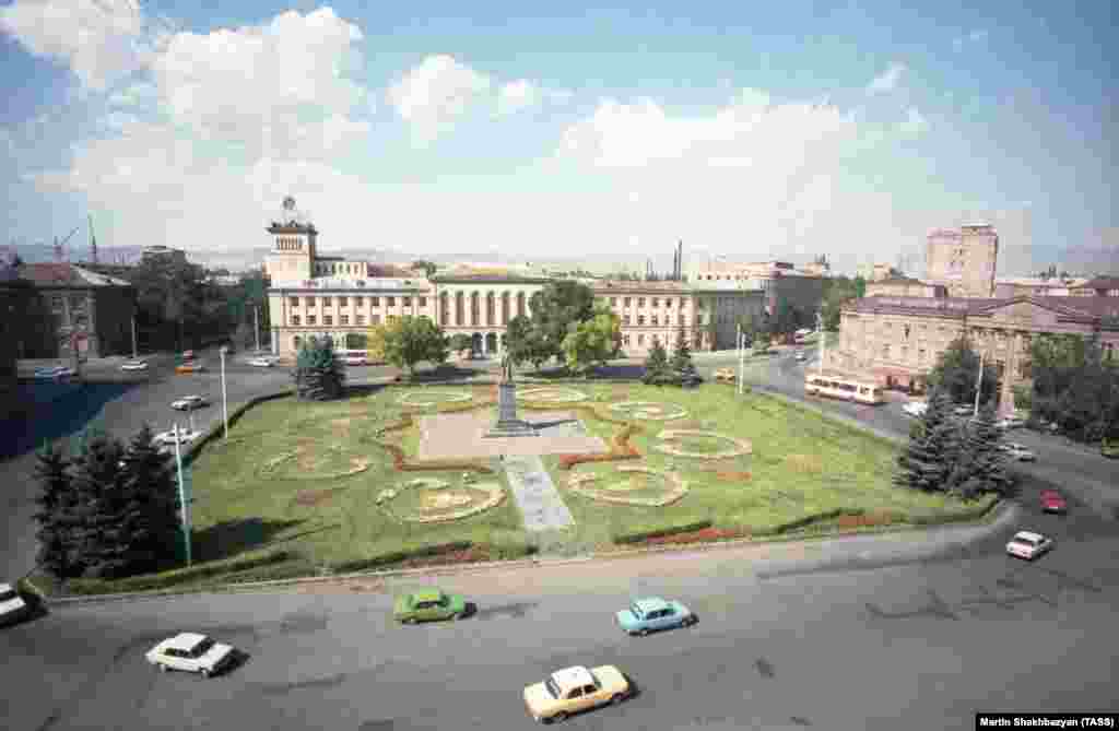 Гюмри, в советское время Ленинакан, &ndash; второй по величине город Армении после столицы Еревана. На этой фотографии он запечатлен&nbsp;за два года до трагедии