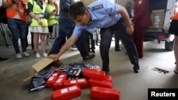Ловля нелегального сыра в аэропорту Пулково. 6 августа 2015 года