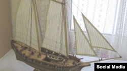Модель яхты Transport Royal, принадлежашей Петру I, изготовленная Станиславом Овсянниковым, фото - сайт мастера 