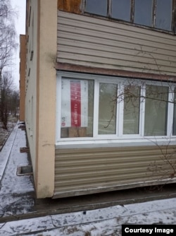 A Belarusian residence displays an LG television box in the place of Belarus’ former red-and-white flag.
