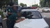 В Узбекистане двух вайнеров арестовали на 15 суток из-за шуточного ролика о взятке сотруднику ДПС 