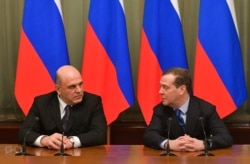 Russian Prime Minister Mikhail Mishustin (L) and his immediate predecessor, Dmitry Medvedev, meet with the Russian cabinet in Moscow on January 17, 2020.