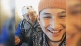 Бабуля из Казахстана читает рэп вместе с внуком