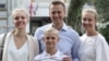 Алексей Навальный с семьей. Дочь Дарья – крайняя слева. 8 сентября 2019

