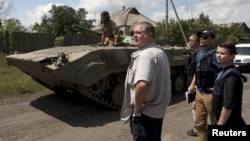 Члены Миссии ОБСЕ инспектируют войска "ДНР" в Дебальцево