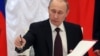 Путин подписал закон о запрете финансирования партий иностранными НКО