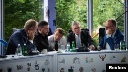 Лидеры стран ЕС и Владимир Зеленский говорят по телефону с Трампом 16 мая в Албании