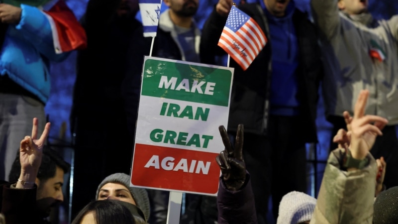 "Цель демонстрантов – не обязательно свергнуть режим". Востоковед – о протестах в Иране, роли Москвы и позиции США