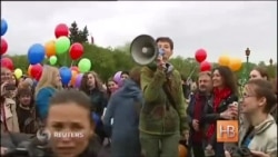 ЛГБТ-активисты провели в Санкт-Петербурге "Радужный флешмоб"