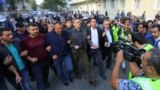 Председатель “Народного фронта Азербайджана” Али Керимли (в центре) на протестной акции в Баку. Октябрь 2019 года