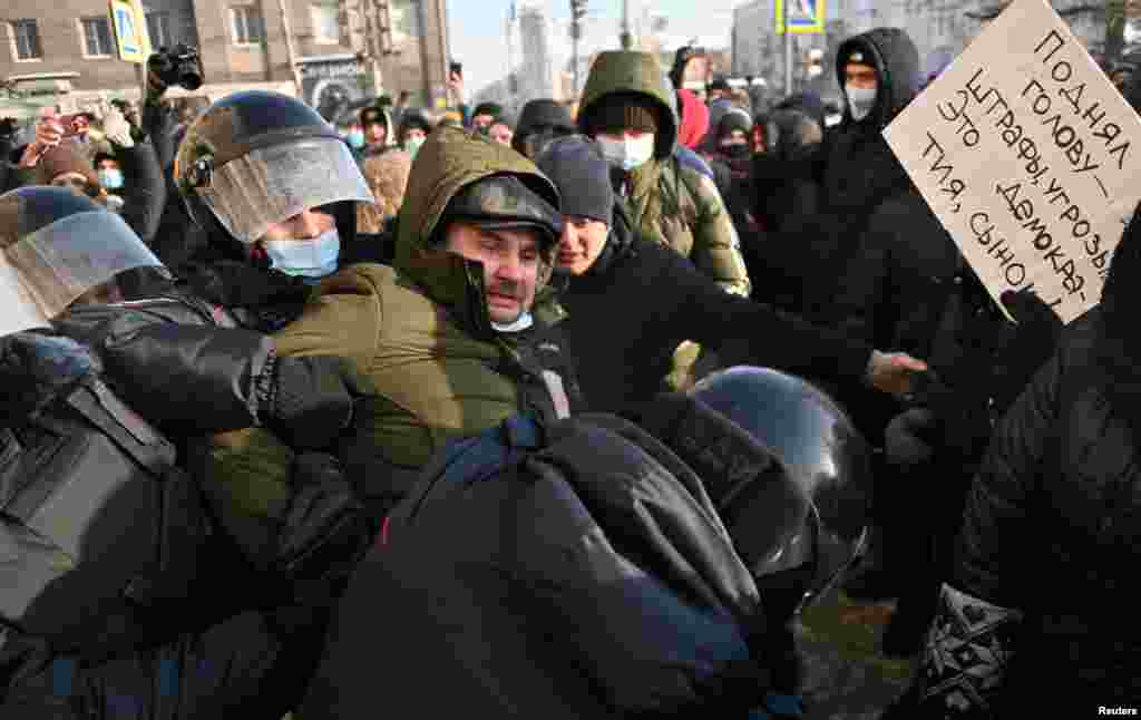 In Omsk, a Siberian city of nearly 1.2 million, 13 detentions had been recorded by the non-governmental law-enforcement watchdog OVD-Info, as of 1:30 p.m., Moscow time, on January 23.