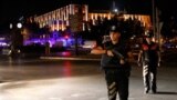 Офицеры полиции охраняют штаб квартиру в Анкаре